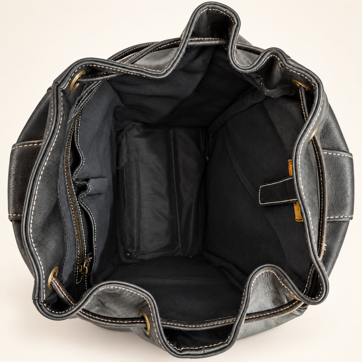 Vasu Heritage Triple-Pocket Leather Backpack – Black | EL VEENU